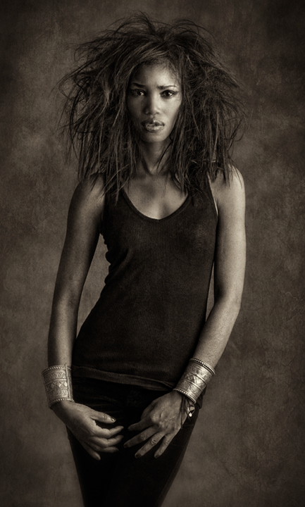 freida_2_bw – Dan Routh Photography