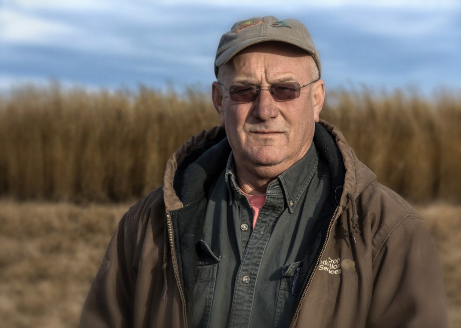 _RDR5256_bkgd_01A_lorez