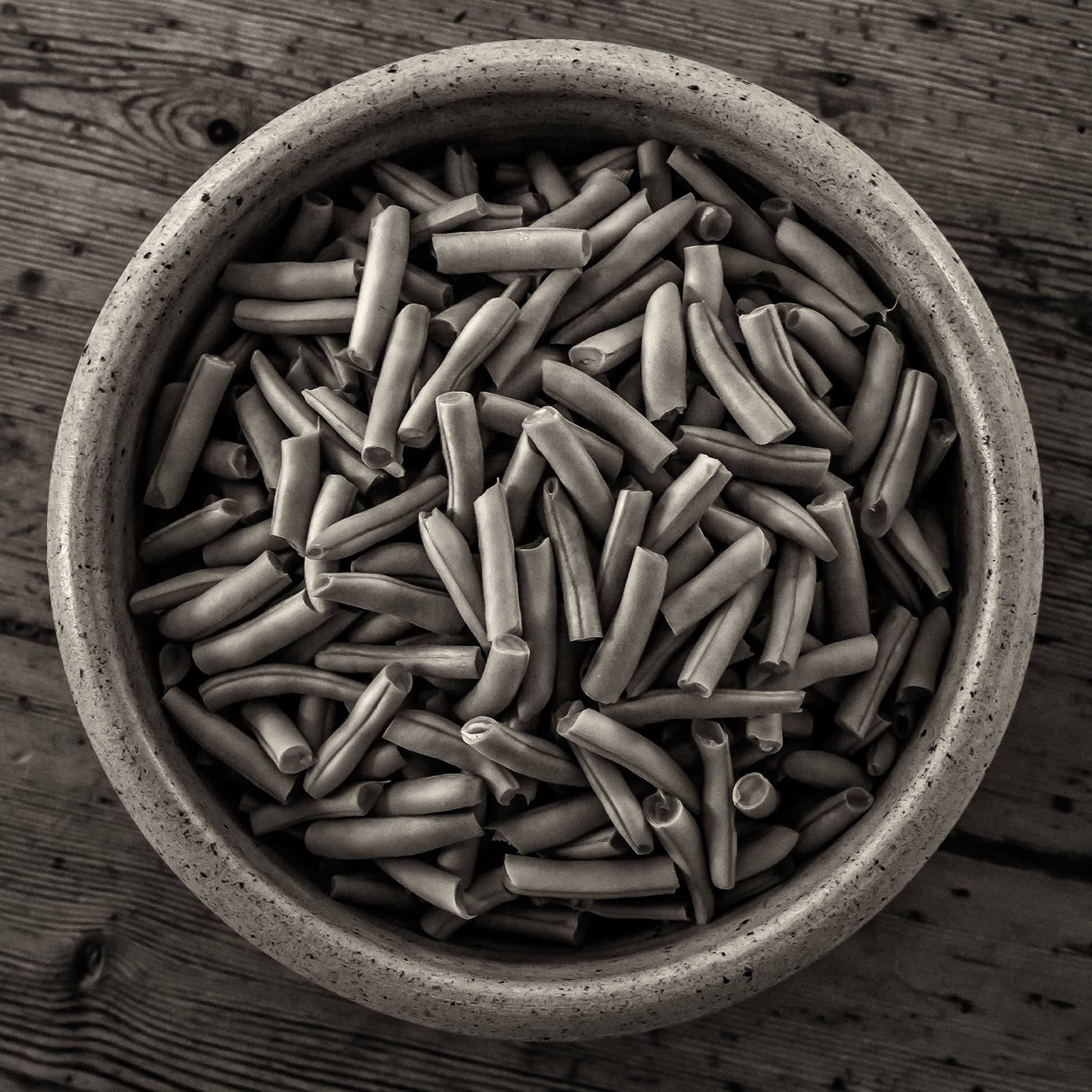 bowl of snapped beans_bw